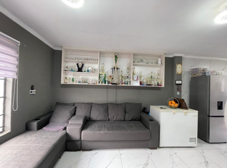 2 Bedroom Property for Sale in Noordwyk Gauteng