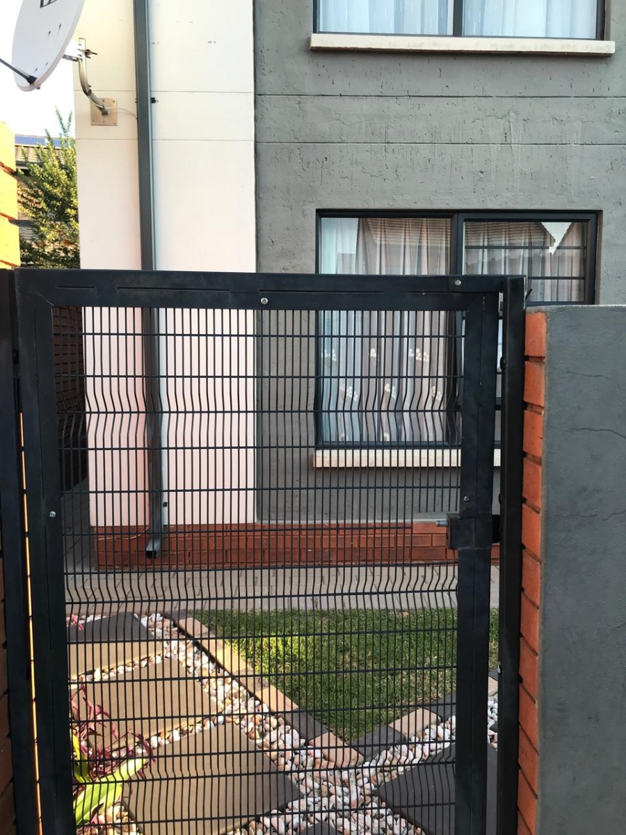 3 Bedroom Property for Sale in Rooihuiskraal North Gauteng