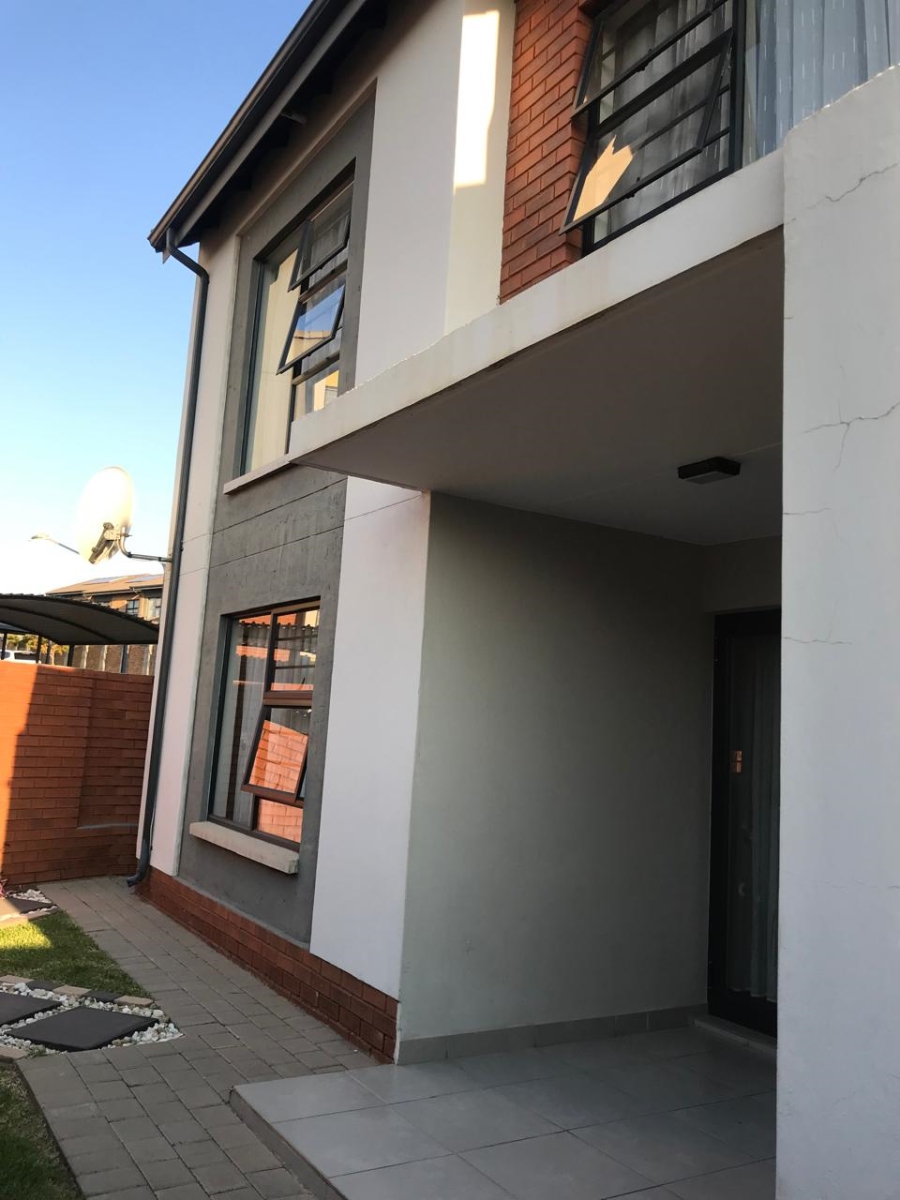 3 Bedroom Property for Sale in Rooihuiskraal North Gauteng