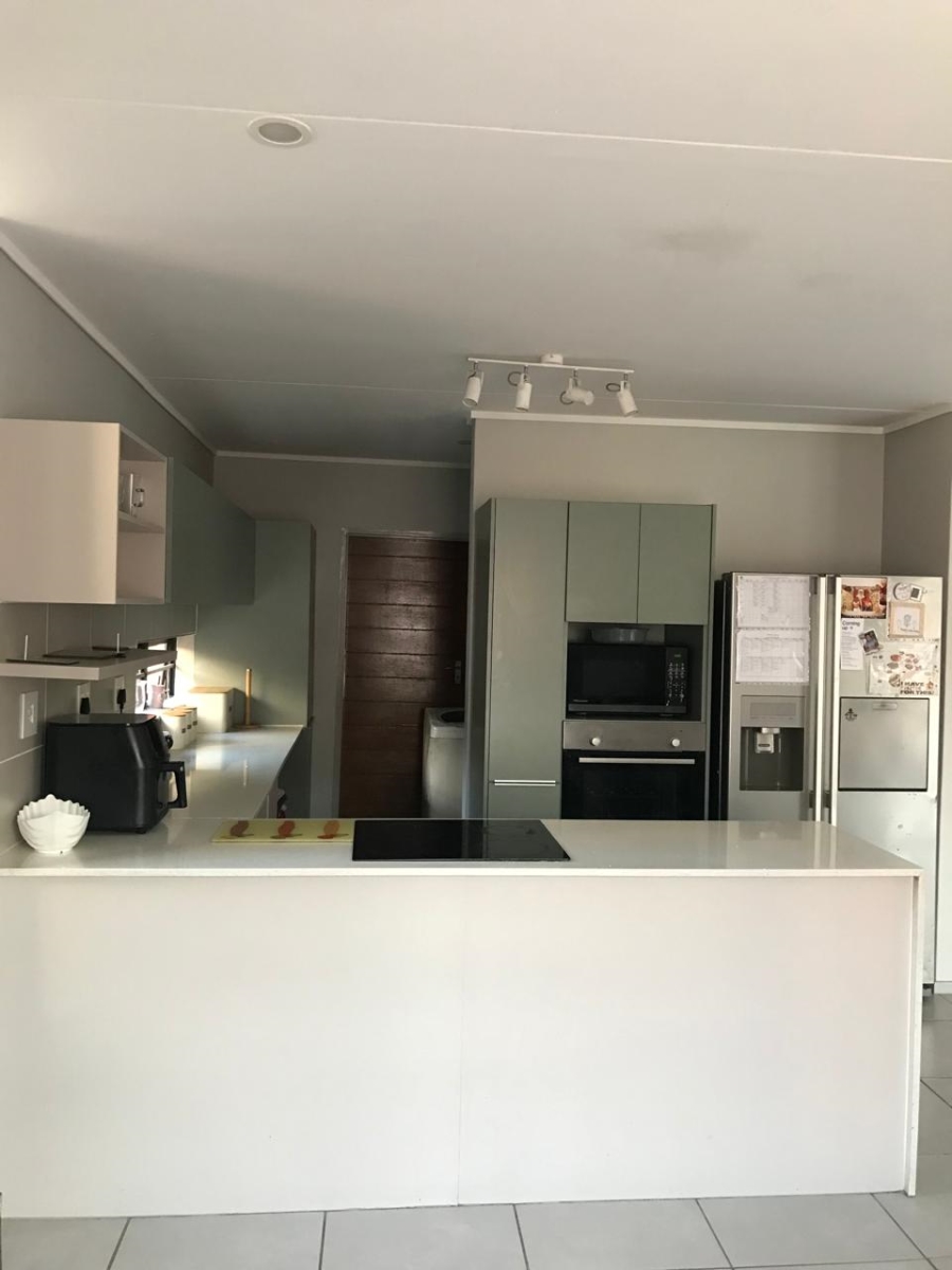 3 Bedroom Property for Sale in Rooihuiskraal North Gauteng