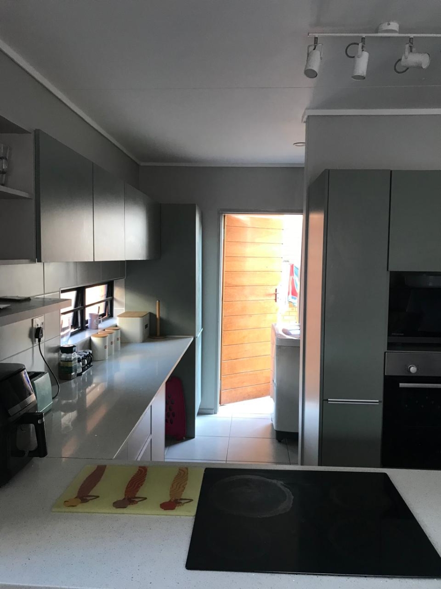 3 Bedroom Property for Sale in Rooihuiskraal North Gauteng