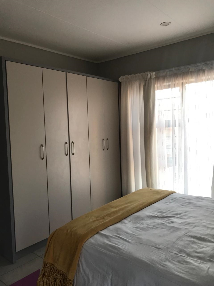 3 Bedroom Property for Sale in Rooihuiskraal North Gauteng