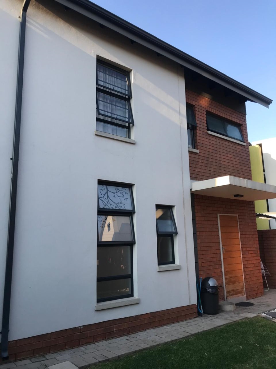 3 Bedroom Property for Sale in Rooihuiskraal North Gauteng