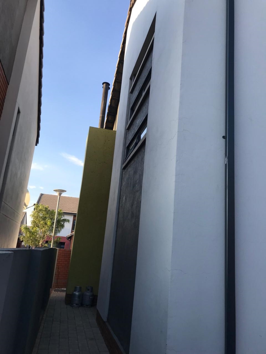 3 Bedroom Property for Sale in Rooihuiskraal North Gauteng