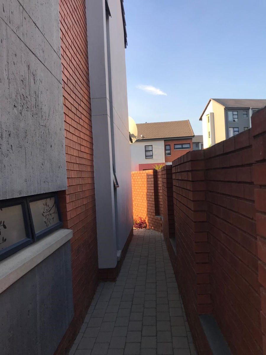 3 Bedroom Property for Sale in Rooihuiskraal North Gauteng