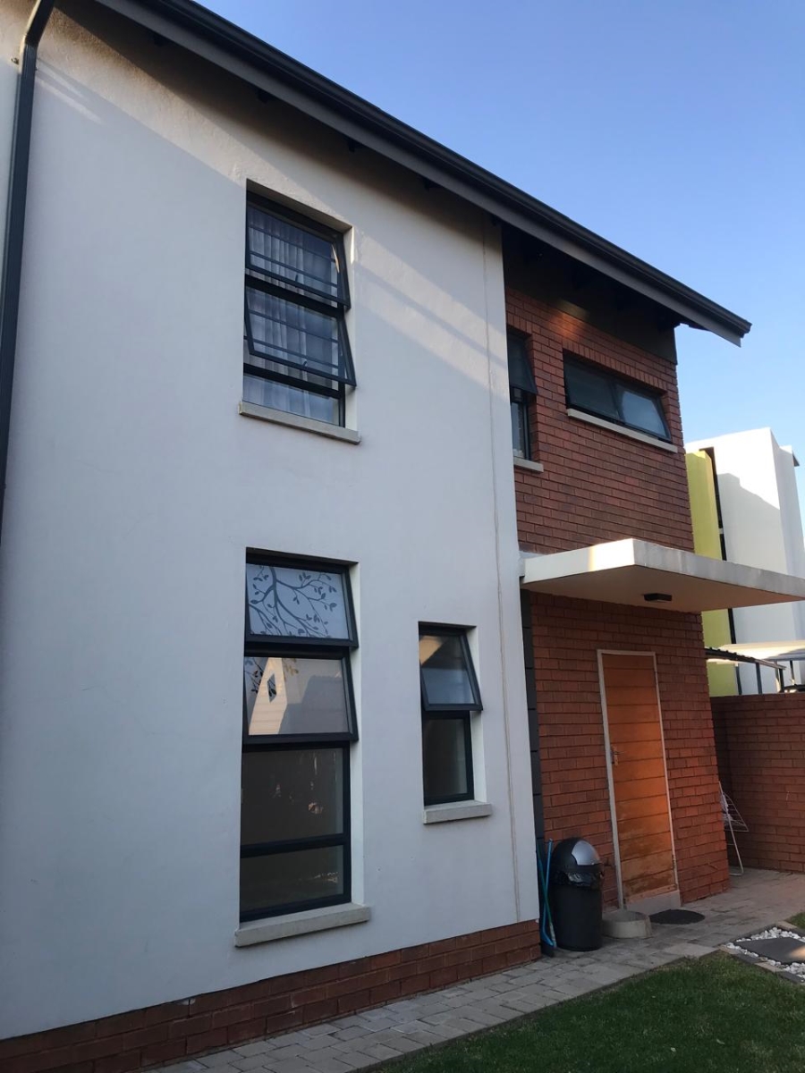 3 Bedroom Property for Sale in Rooihuiskraal North Gauteng