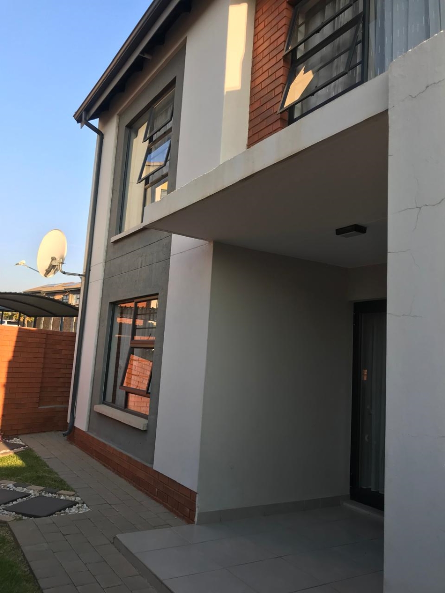 3 Bedroom Property for Sale in Rooihuiskraal North Gauteng