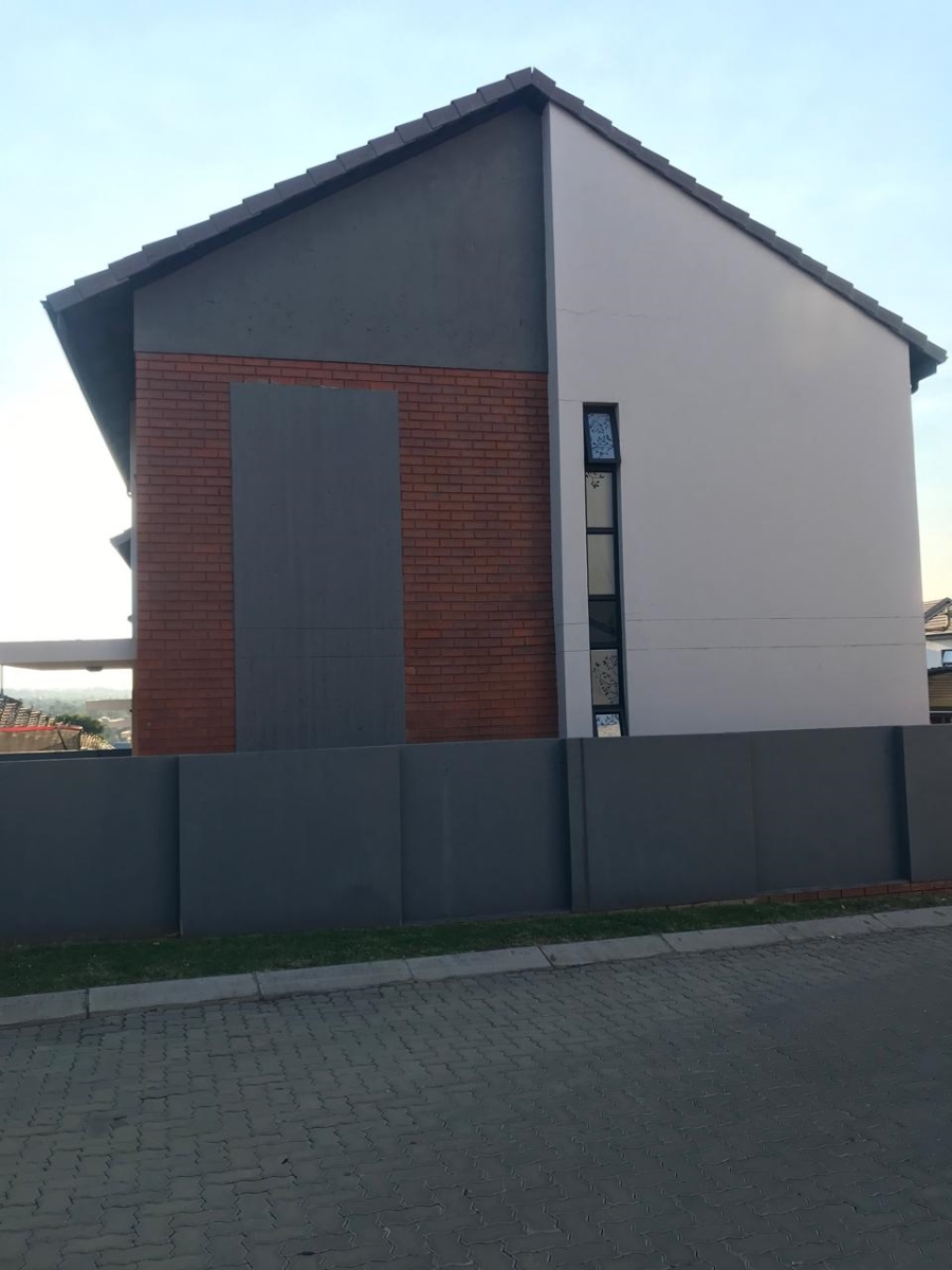 3 Bedroom Property for Sale in Rooihuiskraal North Gauteng