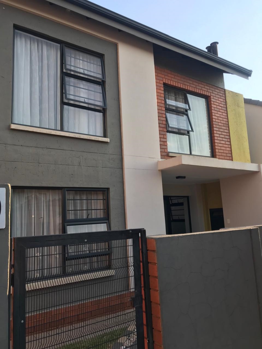 3 Bedroom Property for Sale in Rooihuiskraal North Gauteng
