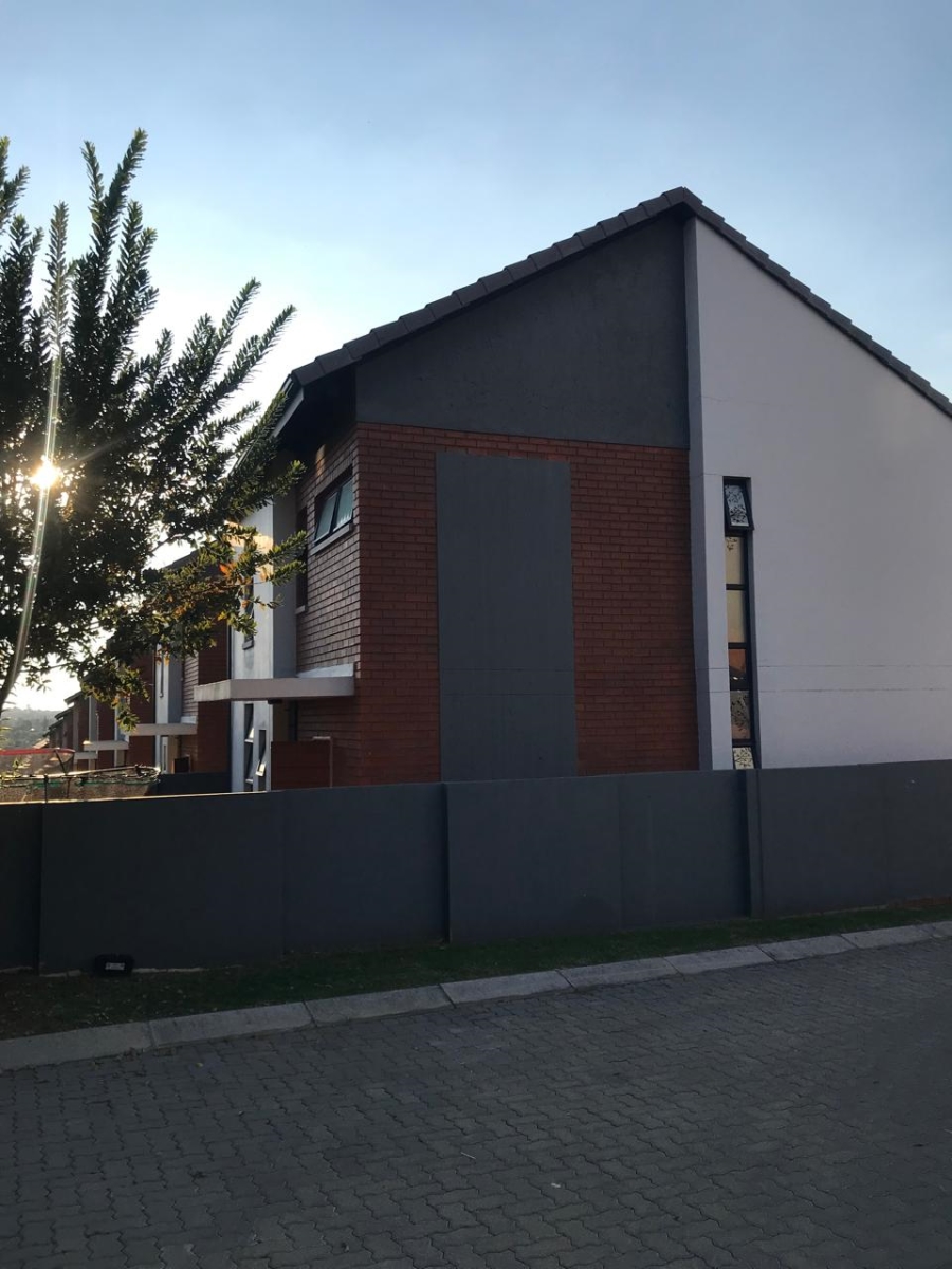 3 Bedroom Property for Sale in Rooihuiskraal North Gauteng