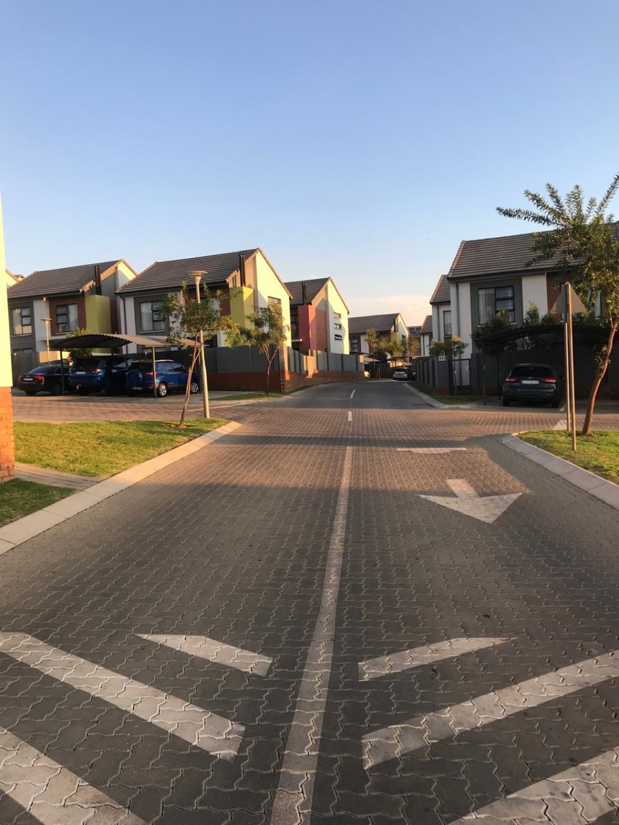 3 Bedroom Property for Sale in Rooihuiskraal North Gauteng