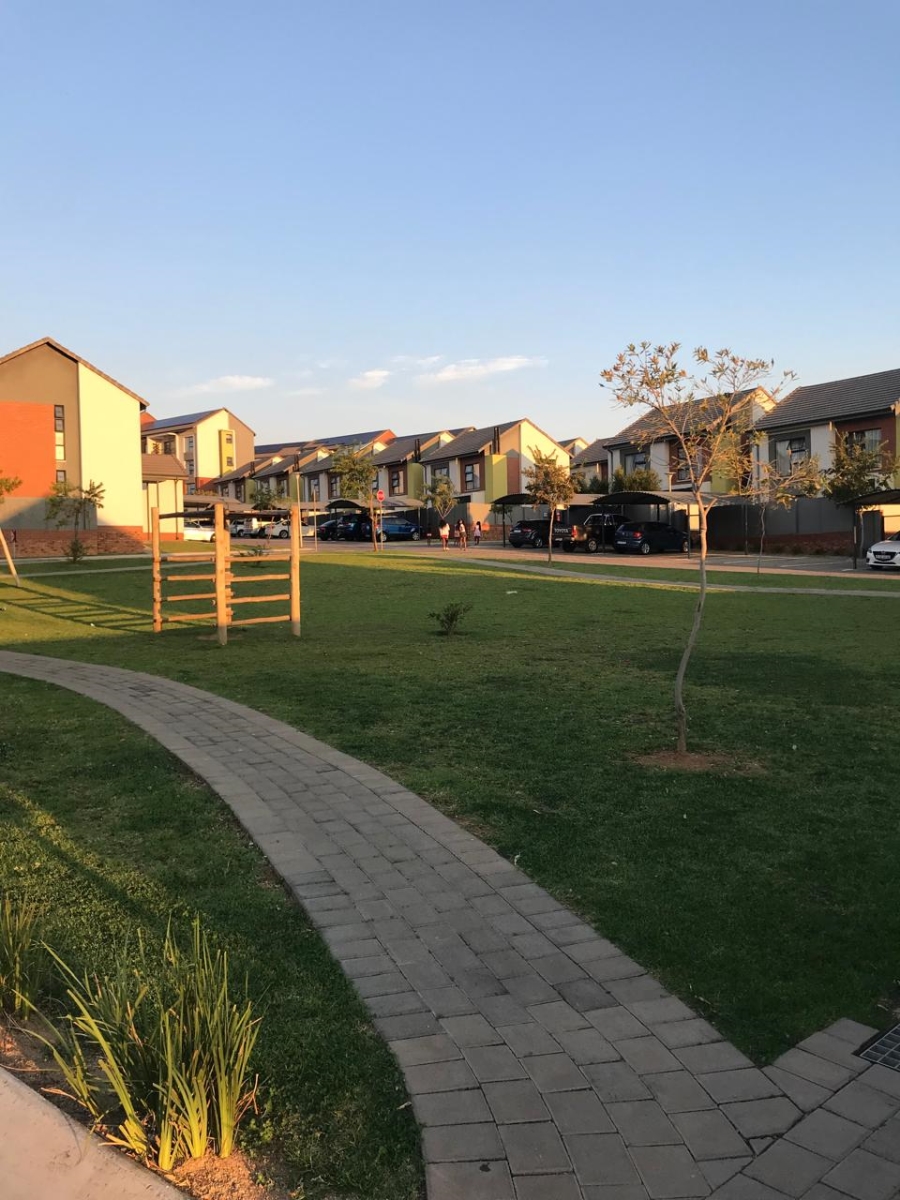 3 Bedroom Property for Sale in Rooihuiskraal North Gauteng