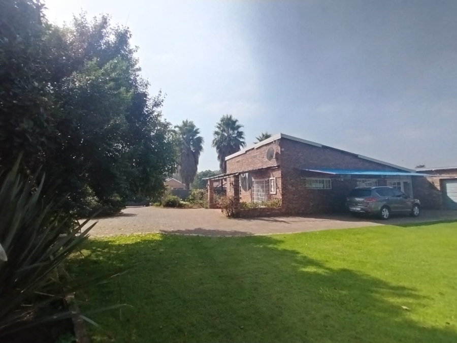 6 Bedroom Property for Sale in Meyerton Central Gauteng