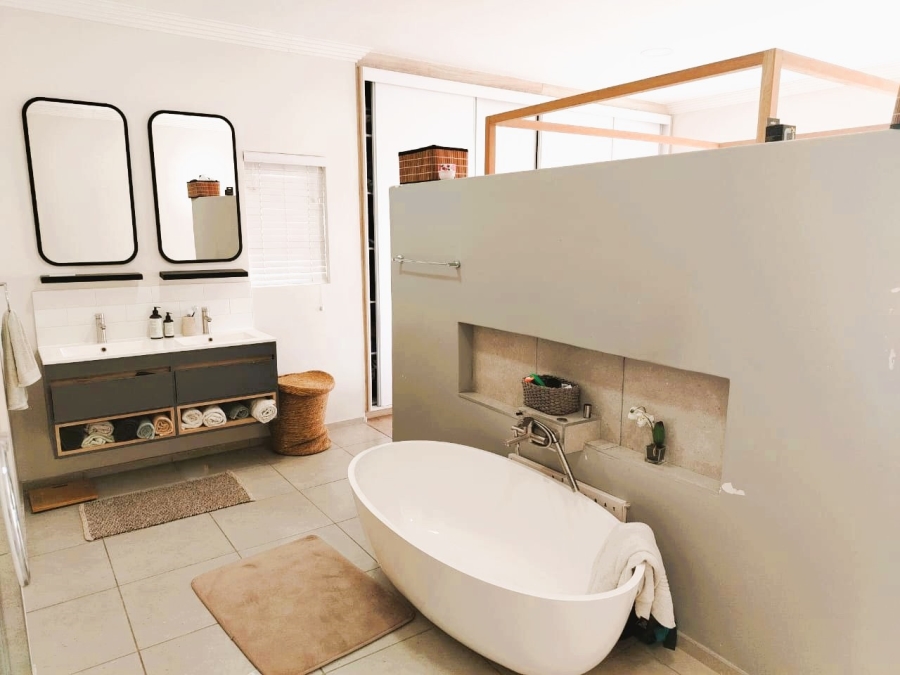 4 Bedroom Property for Sale in Diswilmar A H Gauteng