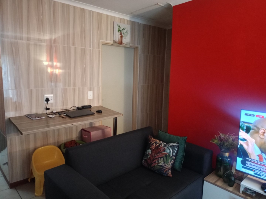 2 Bedroom Property for Sale in Lotus Gardens Gauteng
