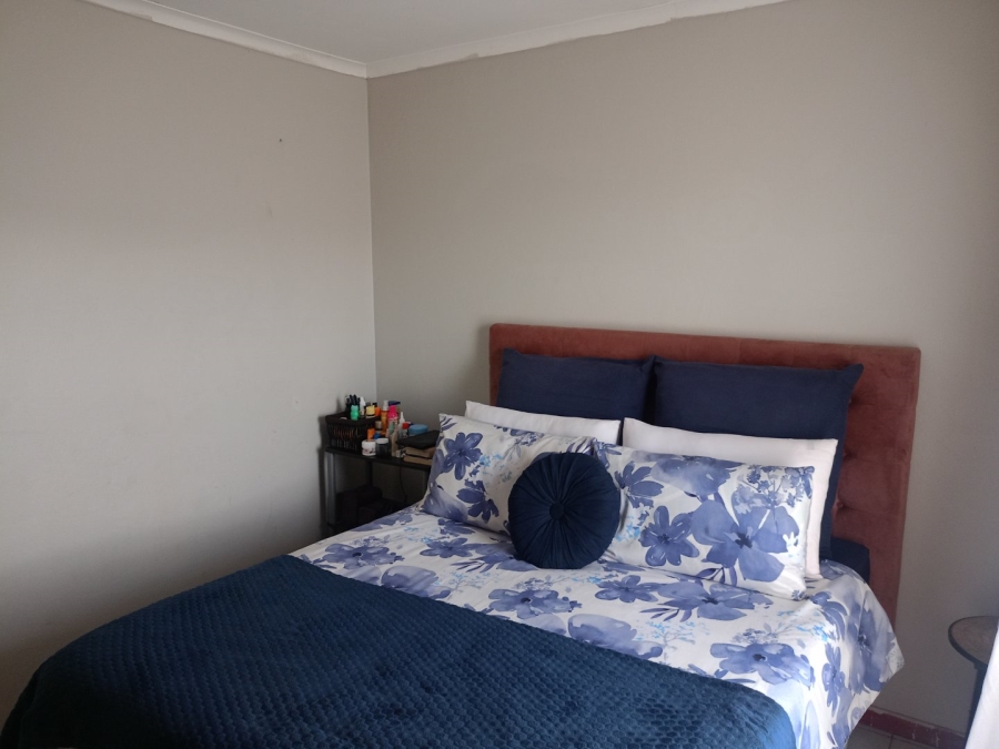 2 Bedroom Property for Sale in Lotus Gardens Gauteng
