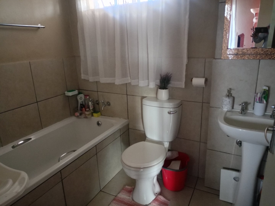 2 Bedroom Property for Sale in Lotus Gardens Gauteng