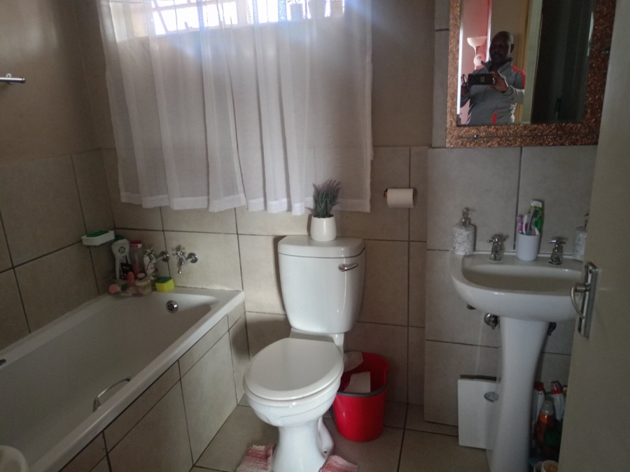 2 Bedroom Property for Sale in Lotus Gardens Gauteng
