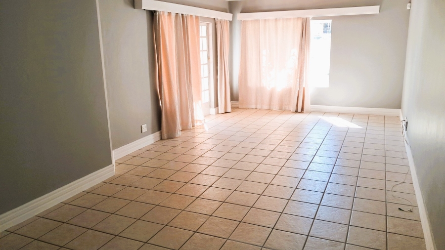 2 Bedroom Property for Sale in Die Hoewes Gauteng