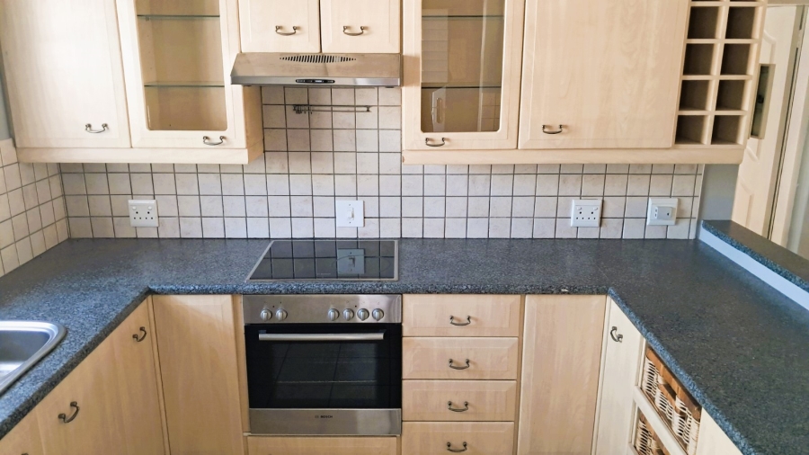 2 Bedroom Property for Sale in Die Hoewes Gauteng