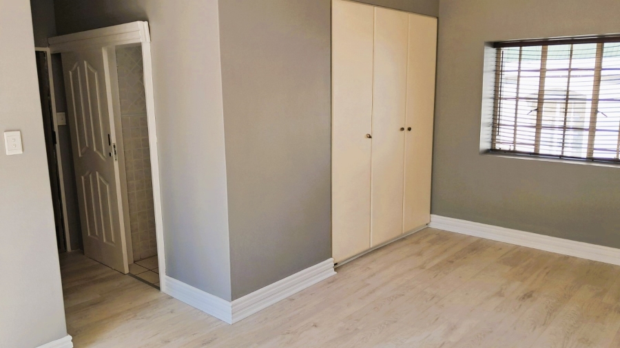 2 Bedroom Property for Sale in Die Hoewes Gauteng