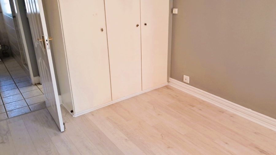 2 Bedroom Property for Sale in Die Hoewes Gauteng