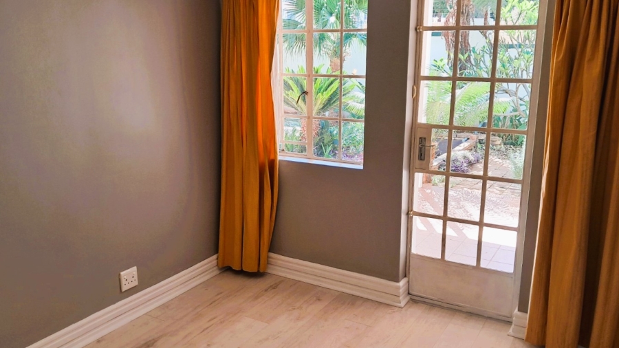 2 Bedroom Property for Sale in Die Hoewes Gauteng