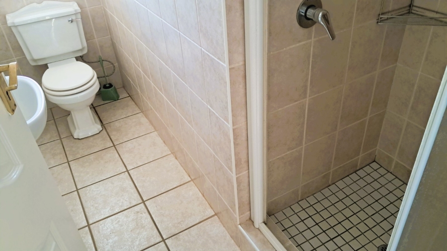 2 Bedroom Property for Sale in Die Hoewes Gauteng