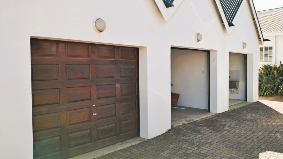 2 Bedroom Property for Sale in Die Hoewes Gauteng