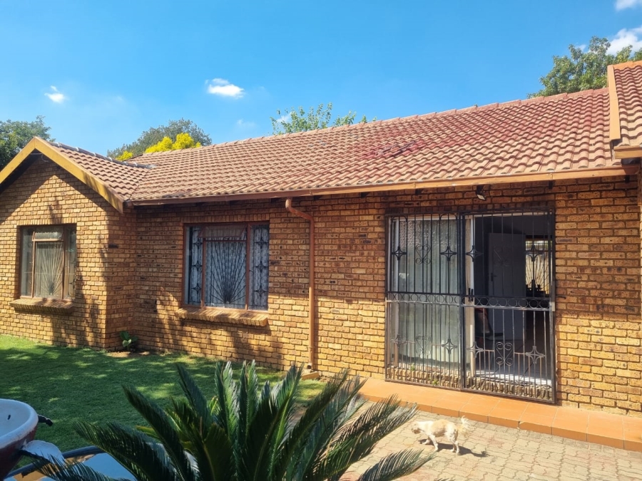 3 Bedroom Property for Sale in Crystal Park Gauteng