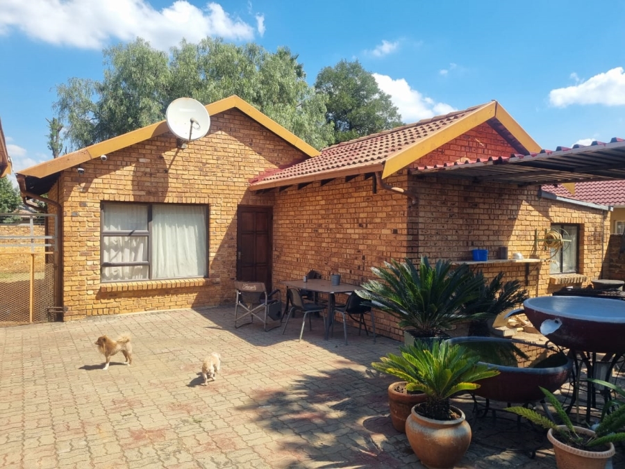 3 Bedroom Property for Sale in Crystal Park Gauteng