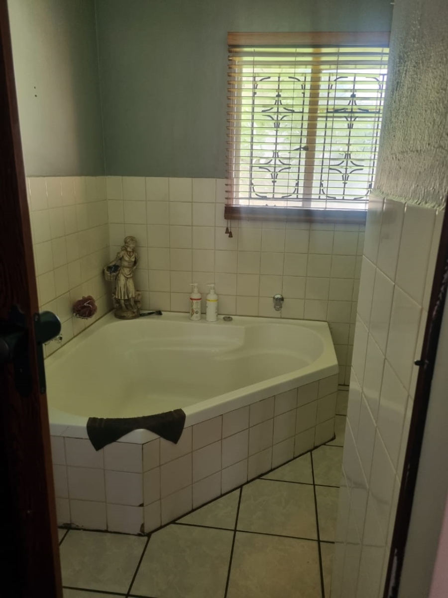 3 Bedroom Property for Sale in Crystal Park Gauteng