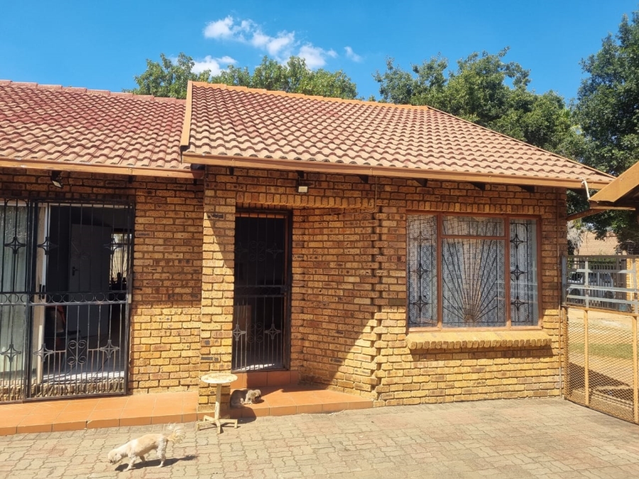 3 Bedroom Property for Sale in Crystal Park Gauteng