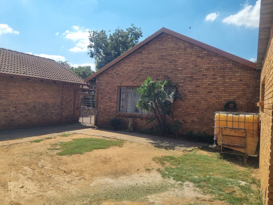 3 Bedroom Property for Sale in Crystal Park Gauteng