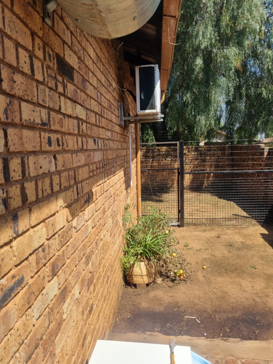 3 Bedroom Property for Sale in Crystal Park Gauteng