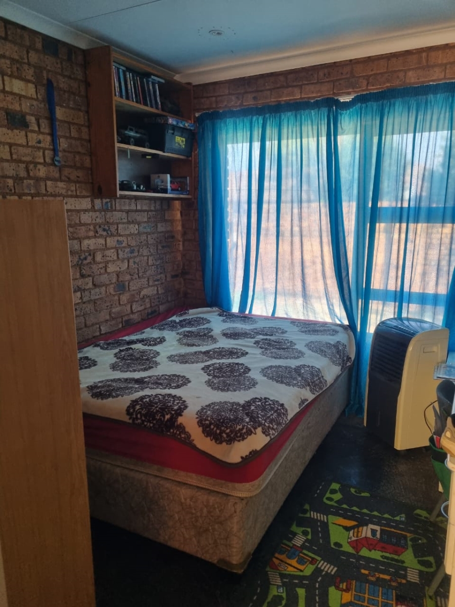 3 Bedroom Property for Sale in Crystal Park Gauteng