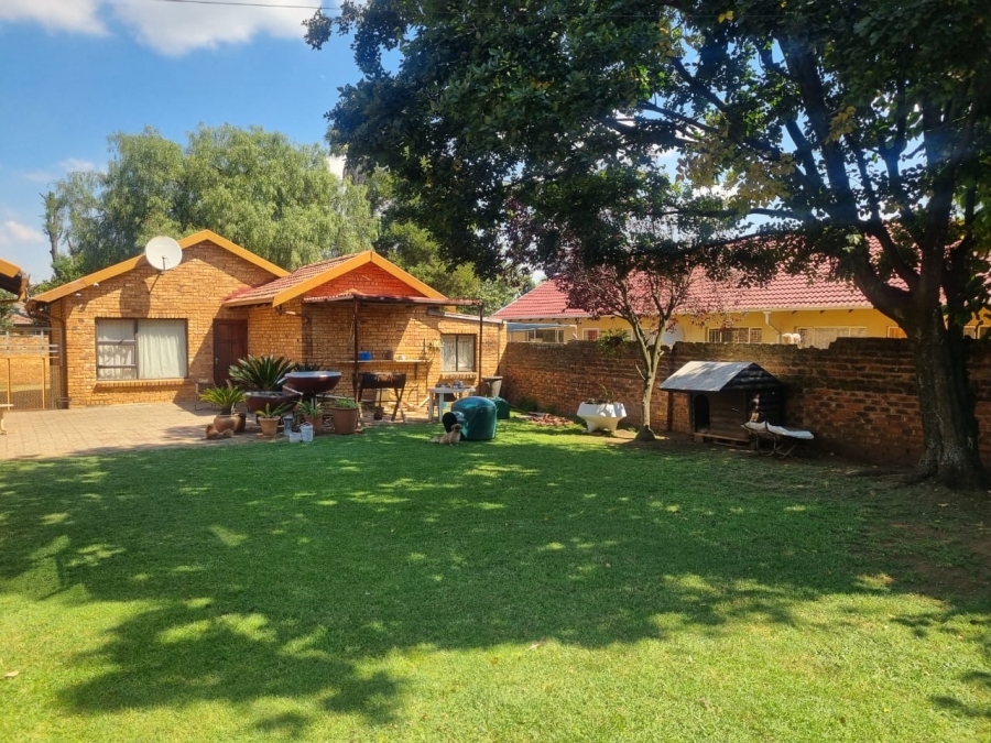 3 Bedroom Property for Sale in Crystal Park Gauteng