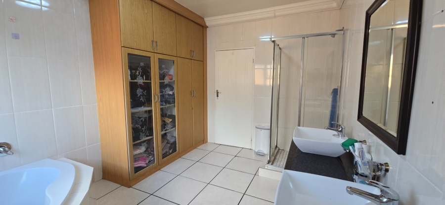 3 Bedroom Property for Sale in New Market Park Gauteng