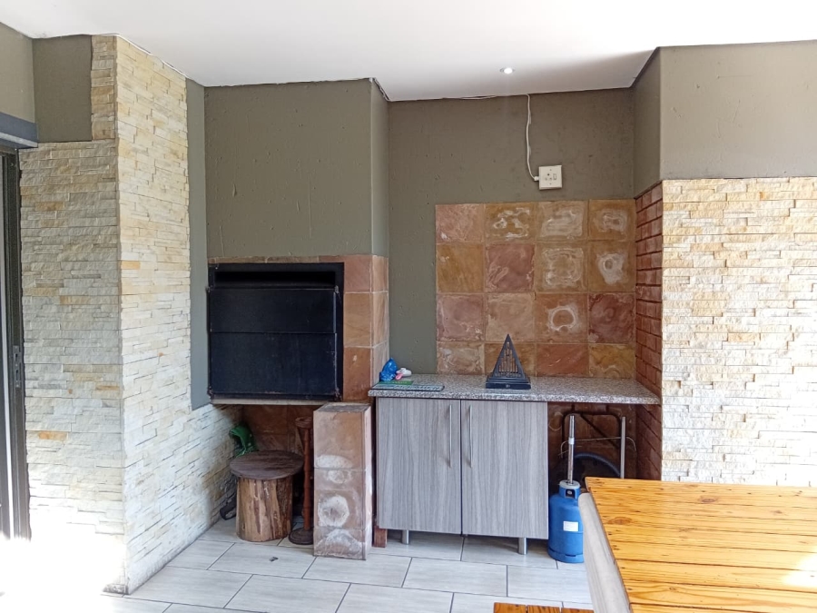 3 Bedroom Property for Sale in Comet Gauteng