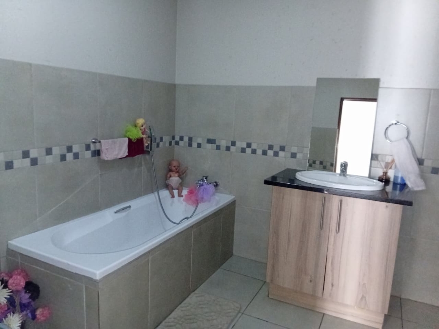 4 Bedroom Property for Sale in Comet Gauteng