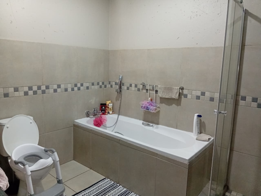 4 Bedroom Property for Sale in Comet Gauteng