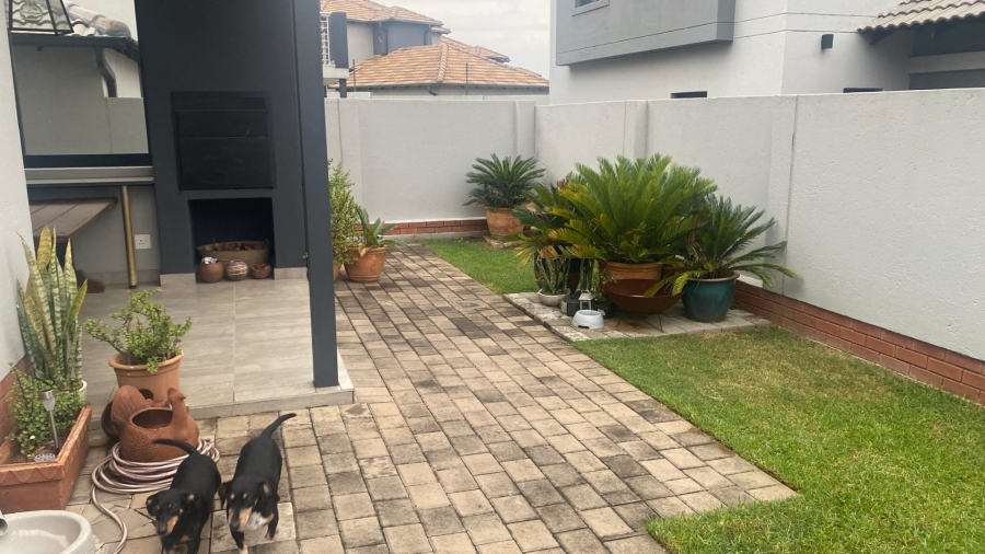 3 Bedroom Property for Sale in Equestria Gauteng