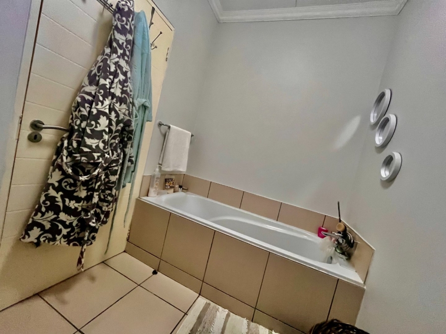 2 Bedroom Property for Sale in Halfway Gardens Gauteng