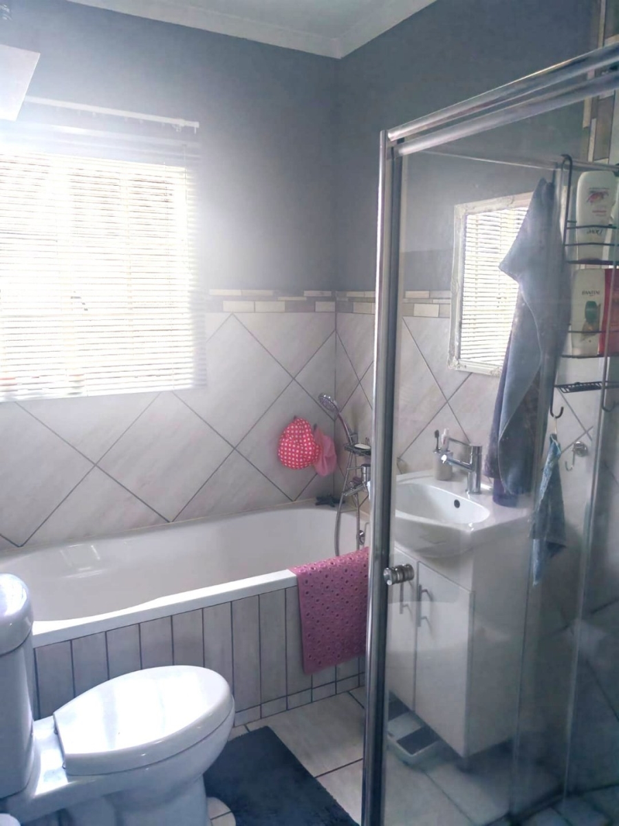  Bedroom Property for Sale in Bartlett Gauteng