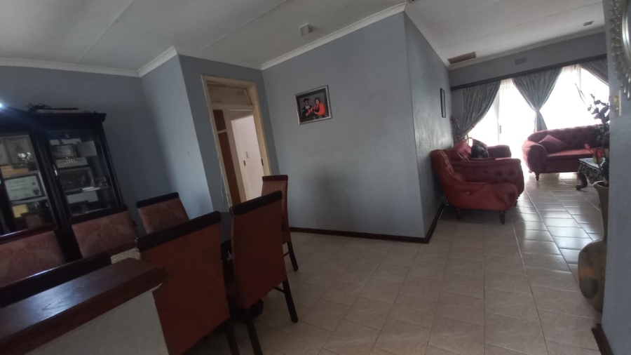 4 Bedroom Property for Sale in Oakdene Gauteng