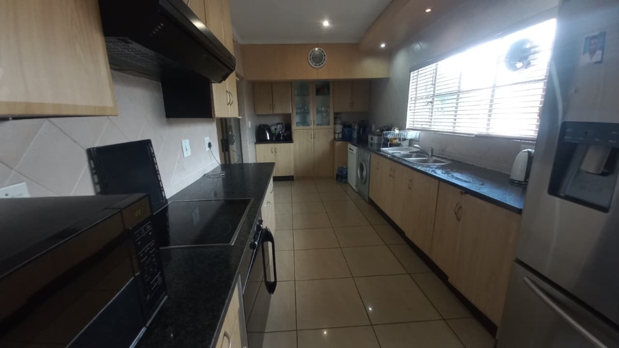 4 Bedroom Property for Sale in Oakdene Gauteng
