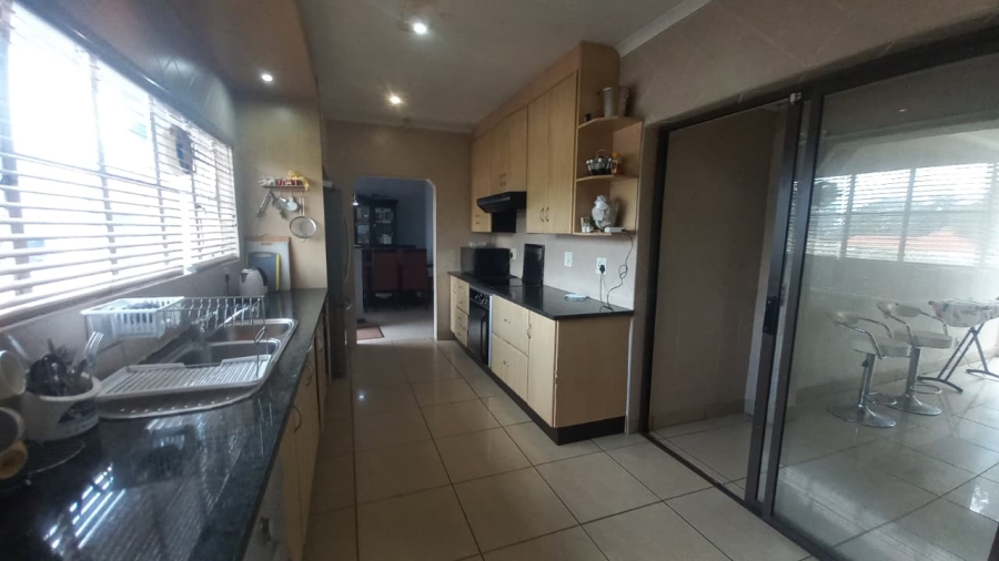 4 Bedroom Property for Sale in Oakdene Gauteng