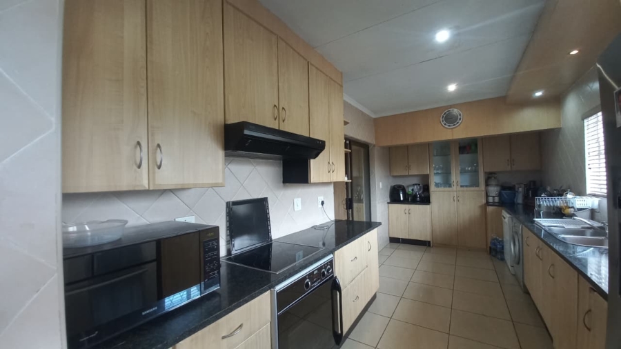 4 Bedroom Property for Sale in Oakdene Gauteng