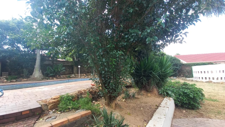 4 Bedroom Property for Sale in Oakdene Gauteng