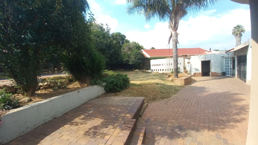 4 Bedroom Property for Sale in Oakdene Gauteng
